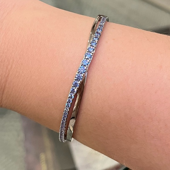 𝐒𝐰𝐚𝐫𝐨𝐯𝐬𝐤𝐢 𝐍𝐖𝐓 Twist Rows Bracelet Blue Rhodium Plated - Picture 7 of 11